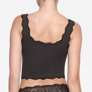 Skims fits everybody tank